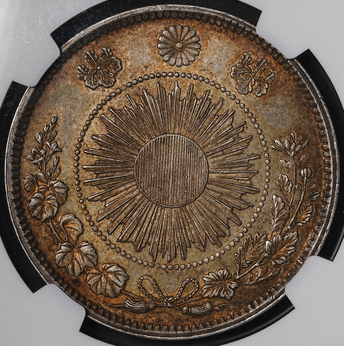 修遠堂世界钱币第五十六期 全场包邮 蛇年首拍 NGC MS64 明治三年旭日龙一圆大银币 极美焦糖彩 稀少的无轮版