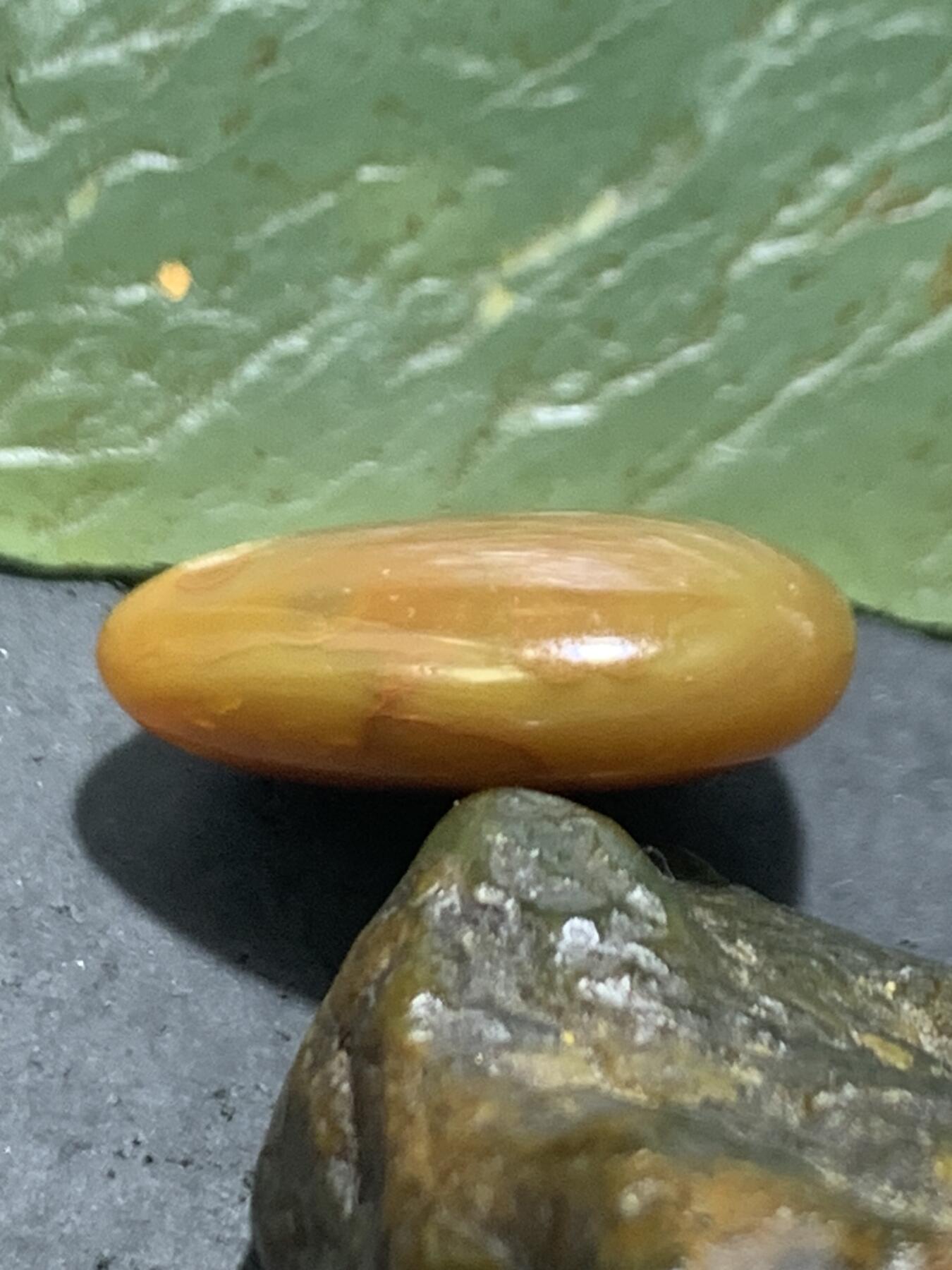 精美高玉化冻料战国红玛瑙小吊坠一个，