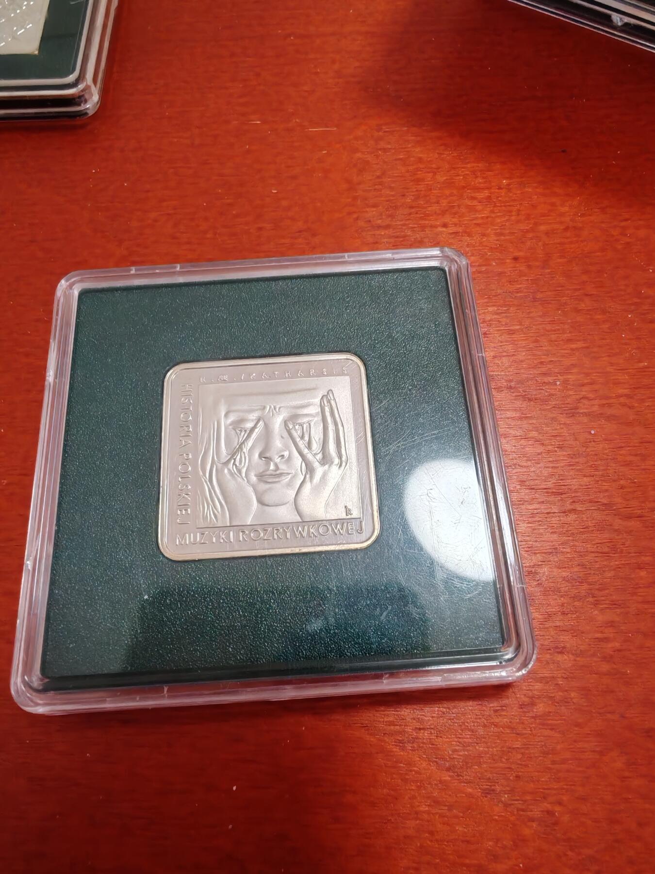 长老汇龙年精选第四十八场拍卖 2009波兰艺术家切斯瓦夫·尼曼10兹罗提方形精制银币，原厂盒