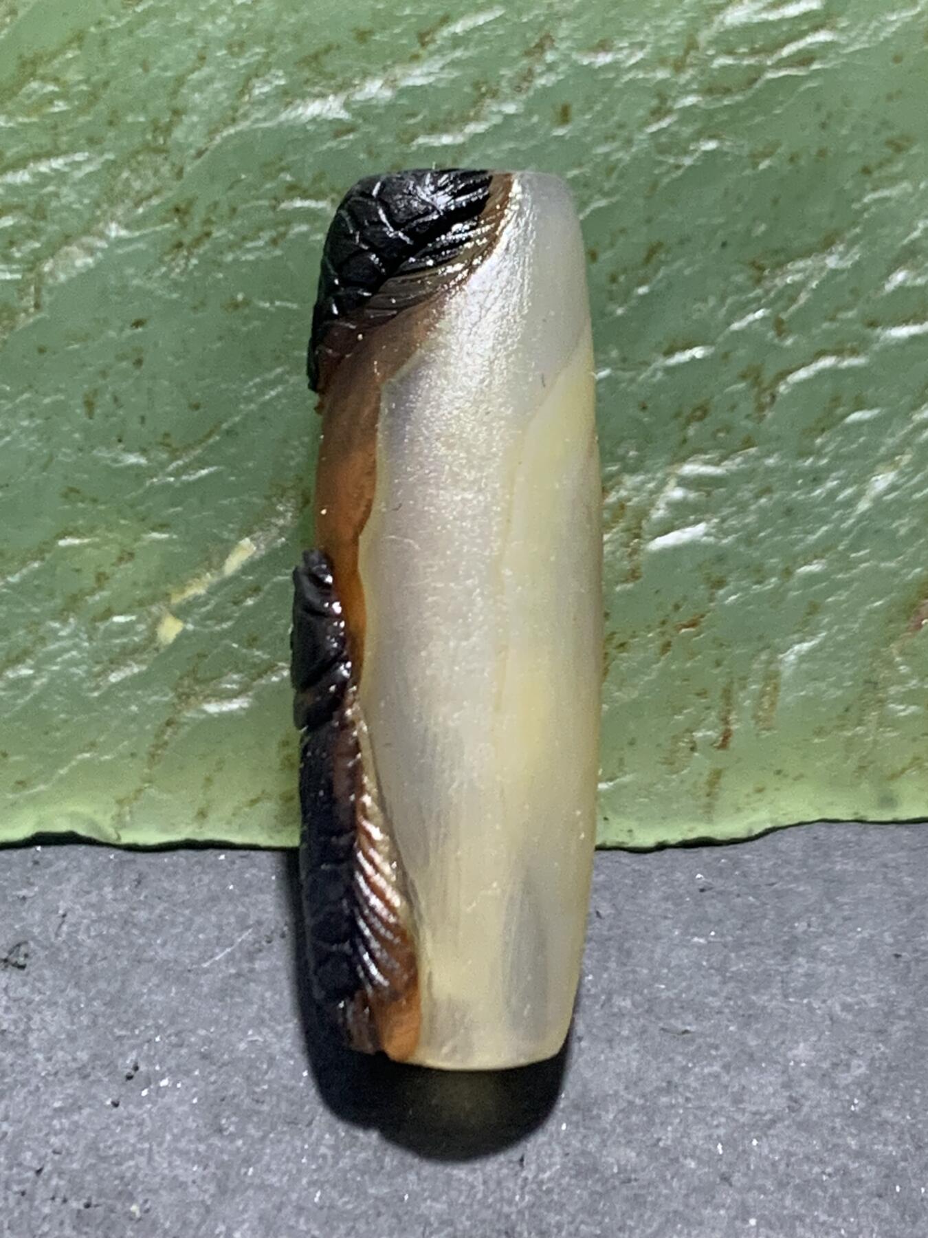 精美亚光高玉化巴西玛瑙手工俏色巧雕双鱼桶珠一个！