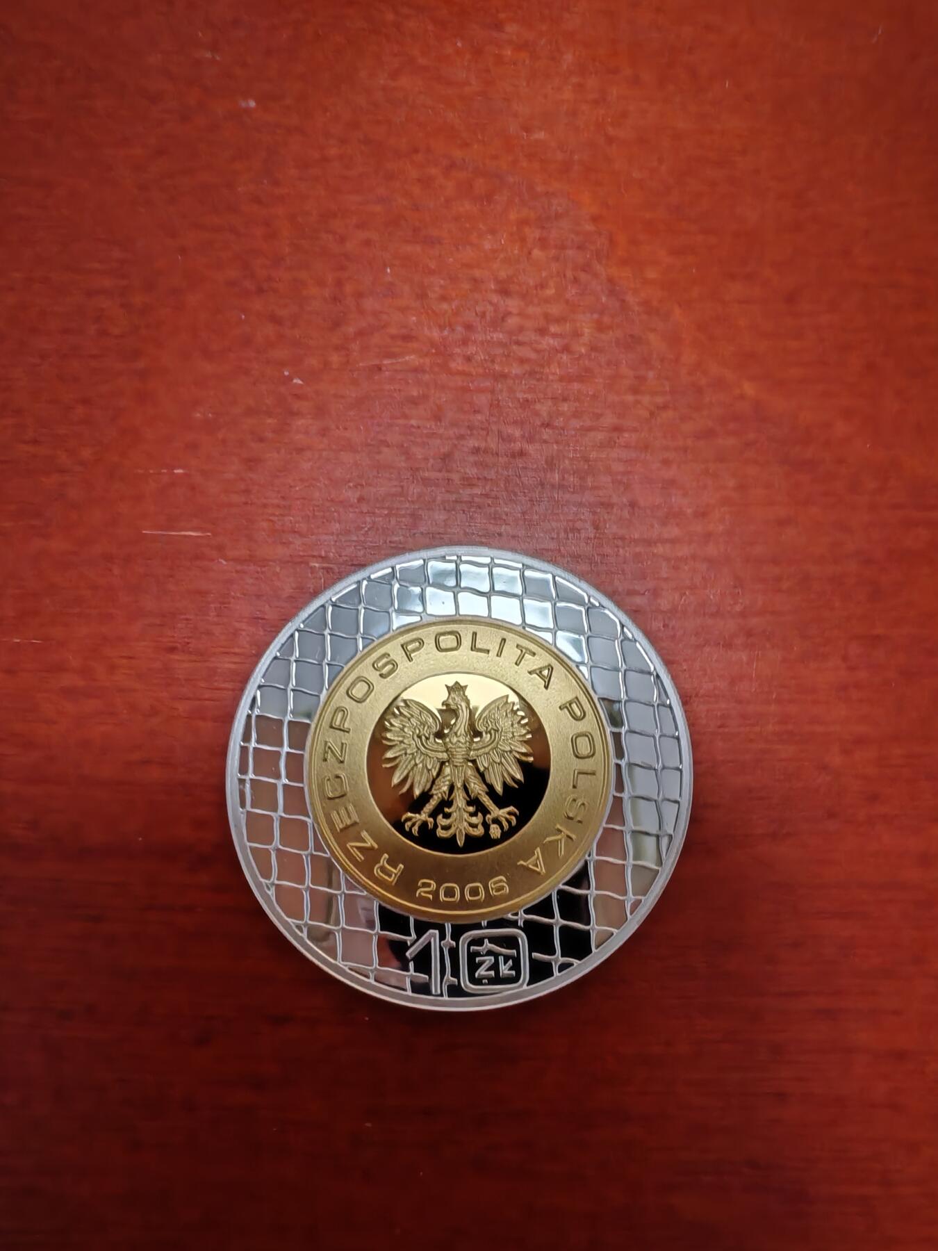 长老汇龙年精选第四十八场拍卖 2006波兰世界杯10兹罗提镀金精制银币，外圈银，内圈银镀金（1）