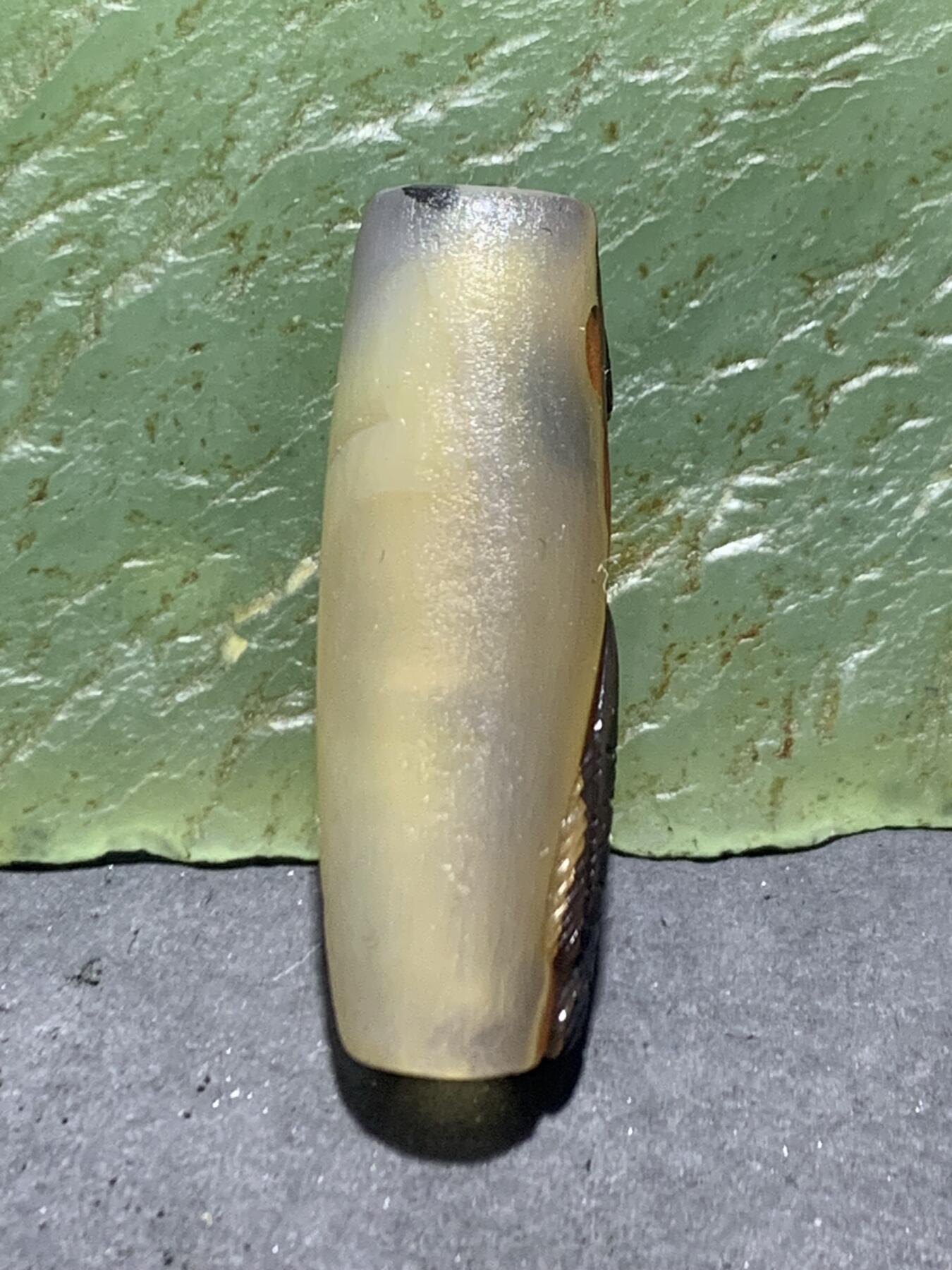 精美亚光高玉化巴西玛瑙手工俏色巧雕双鱼桶珠一个！