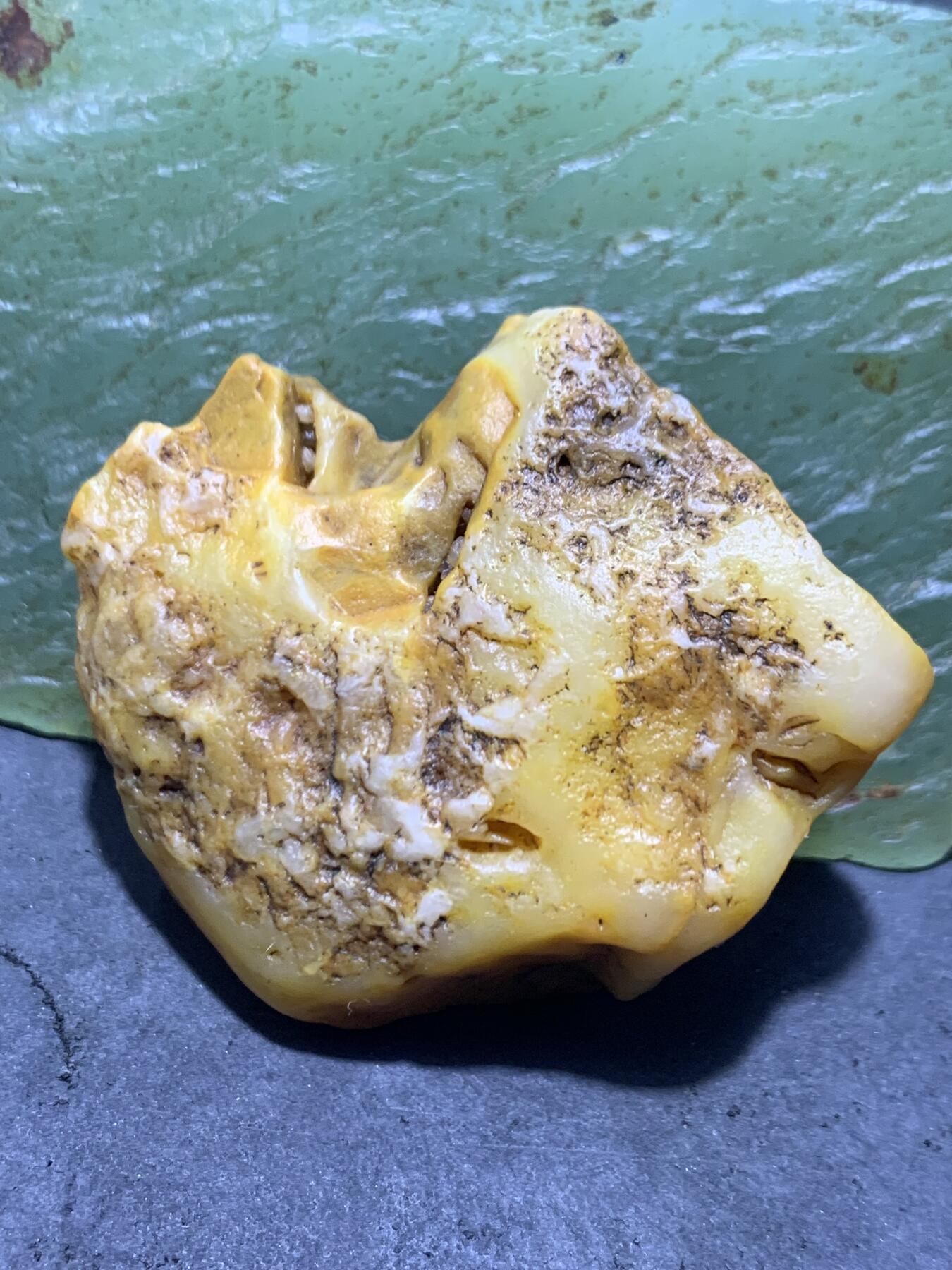 放福利！精美天然地表风化纹金丝玉籽料原石一块！