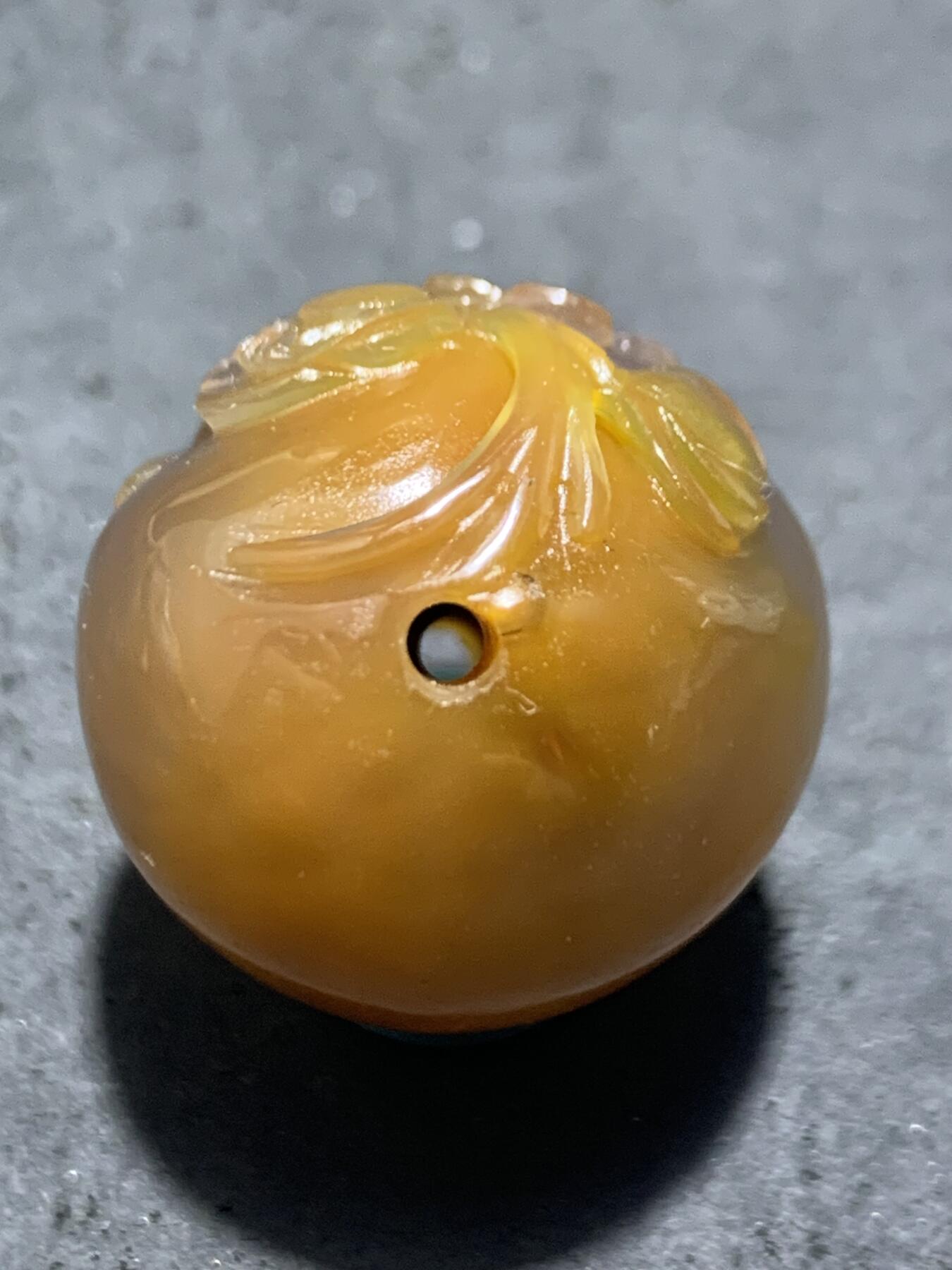 精美高润度冰皮糖心蒙料战国红玛瑙雕刻傲雪寒梅珠子一颗，