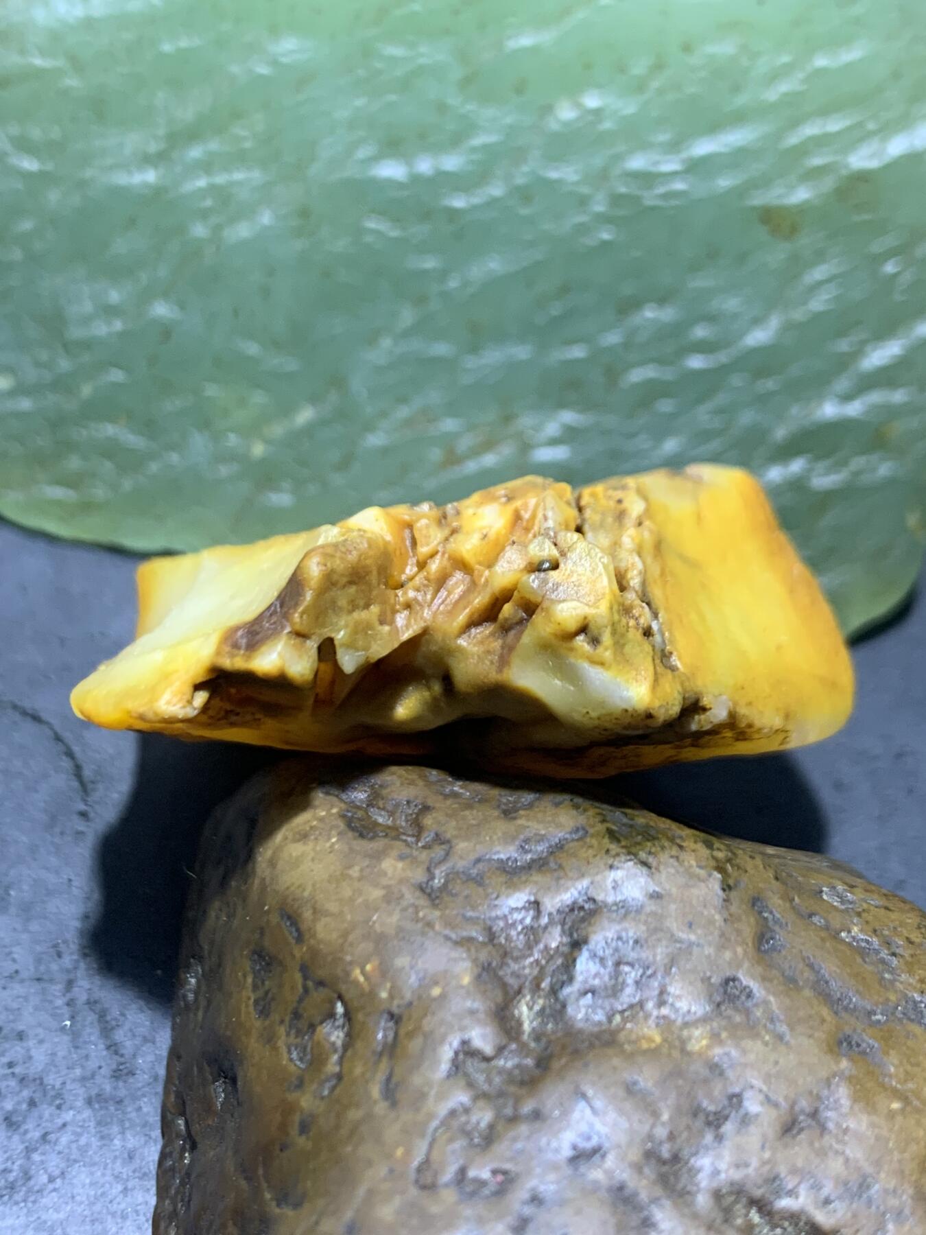 放福利！精美天然地表风化纹金丝玉籽料原石一块！