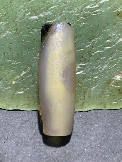 精美亚光高玉化巴西玛瑙手工俏色巧雕双鱼桶珠一个！ 精美亚光高玉化巴西玛瑙手工俏色巧雕双鱼桶珠一个！