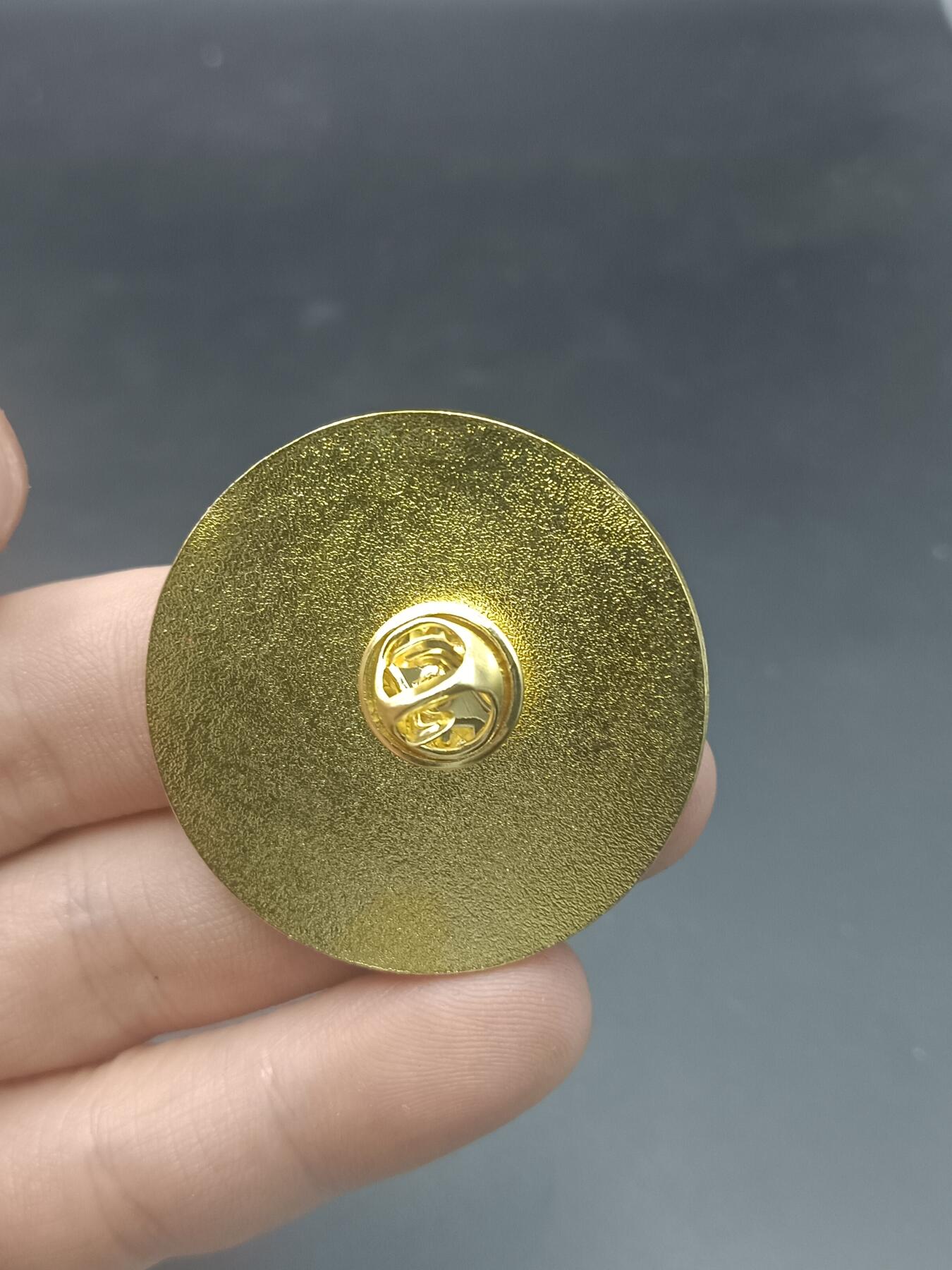 29期拍卖 新疆广播电视台顶冰花艺术团纪念章