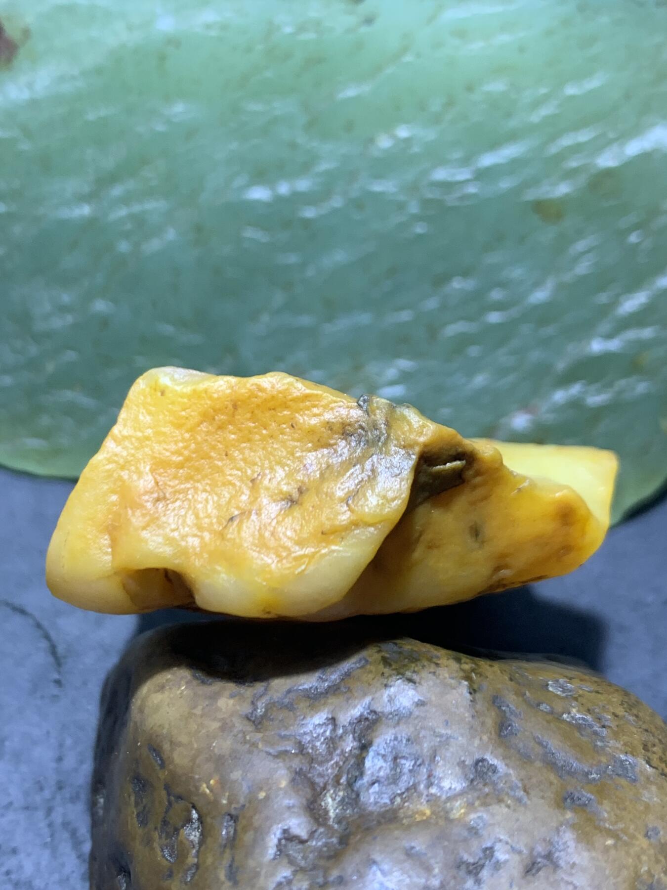 放福利！精美天然地表风化纹金丝玉籽料原石一块！