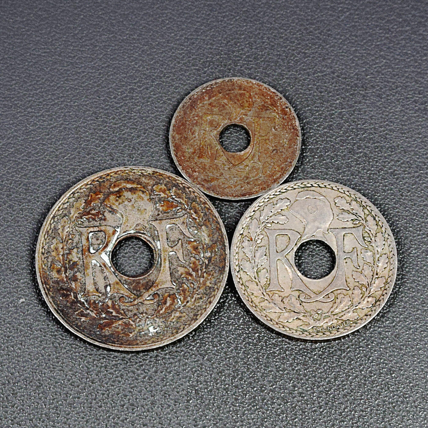 天业钱币散币、银币拍卖第80次专场 全场0元起拍0佣金转发分佣，欢迎围观参拍 法国1930-36年3枚孔币一套