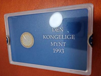 长老汇马年精选第十二场拍卖 - 1993挪威霍尔门科伦滑雪场纪念银章，6.25克925银，盒证全，1300套，章中币