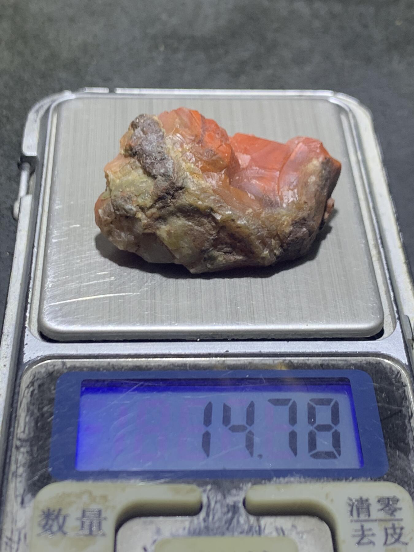 精美白皮柿子红开窗料南红玛瑙原石一颗，
