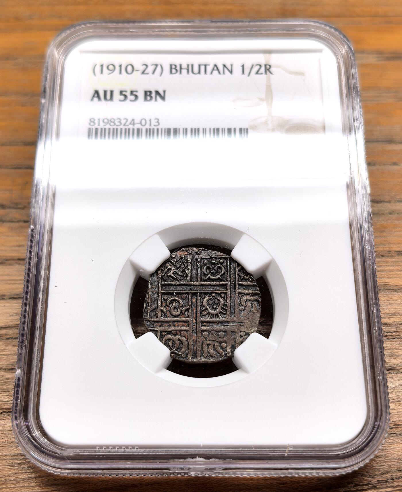迎新专场，年货大集！凡希社世界钱币微拍第二百九十六期 1910-27不丹1/2卢比铜币NGC-AU55，少见八瑞图。