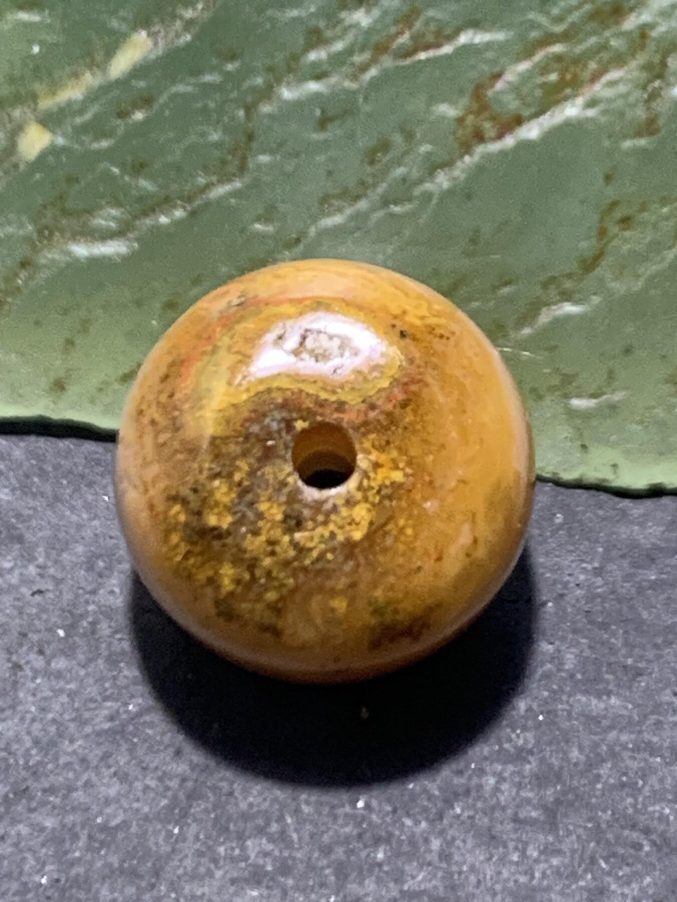 草花纹拉丝料战国红玛瑙老形通货桶珠一个，