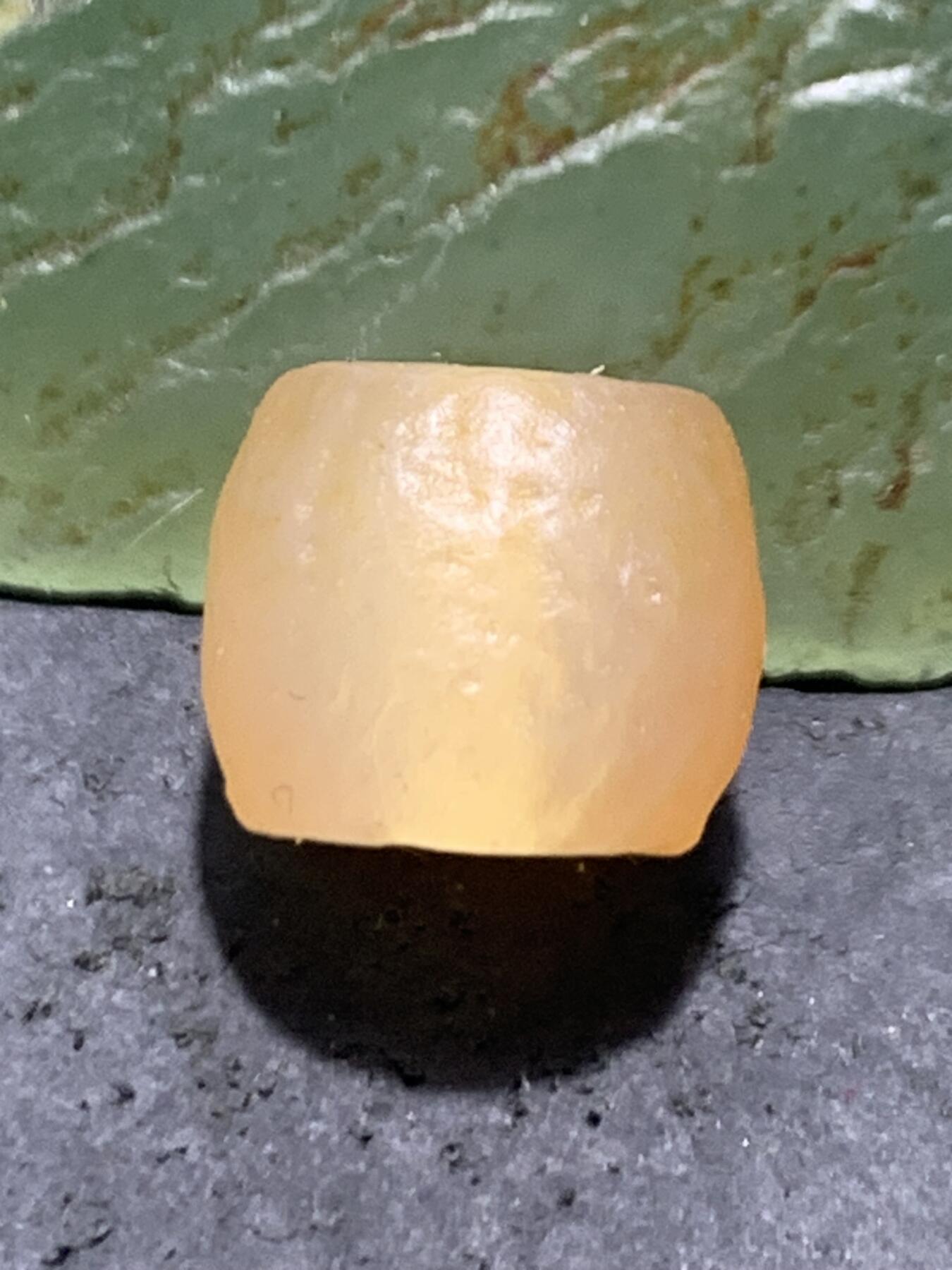 精美高玉化风化纹糖果料玛瑙老形桶珠一颗，