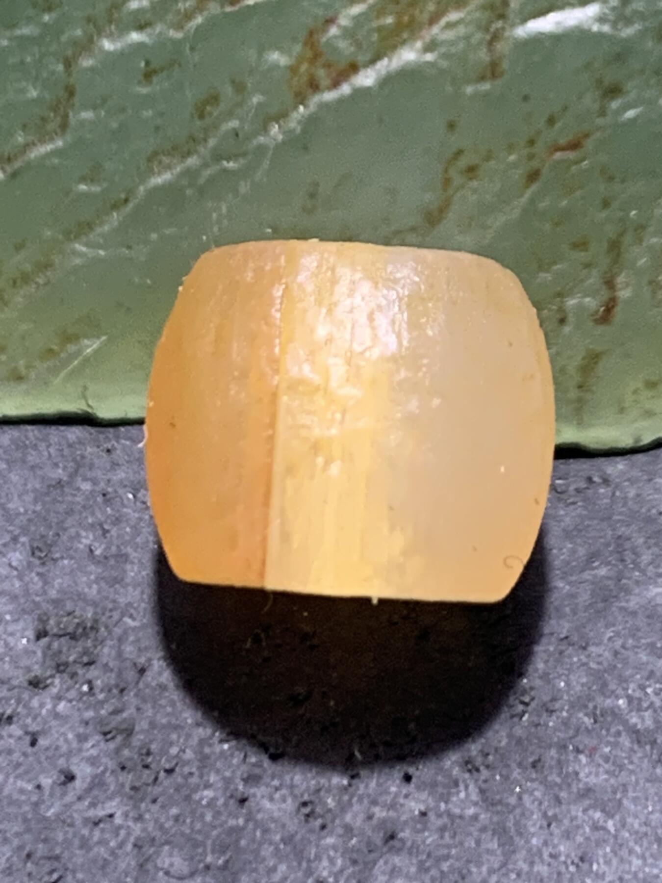 精美高玉化风化纹糖果料玛瑙老形桶珠一颗，