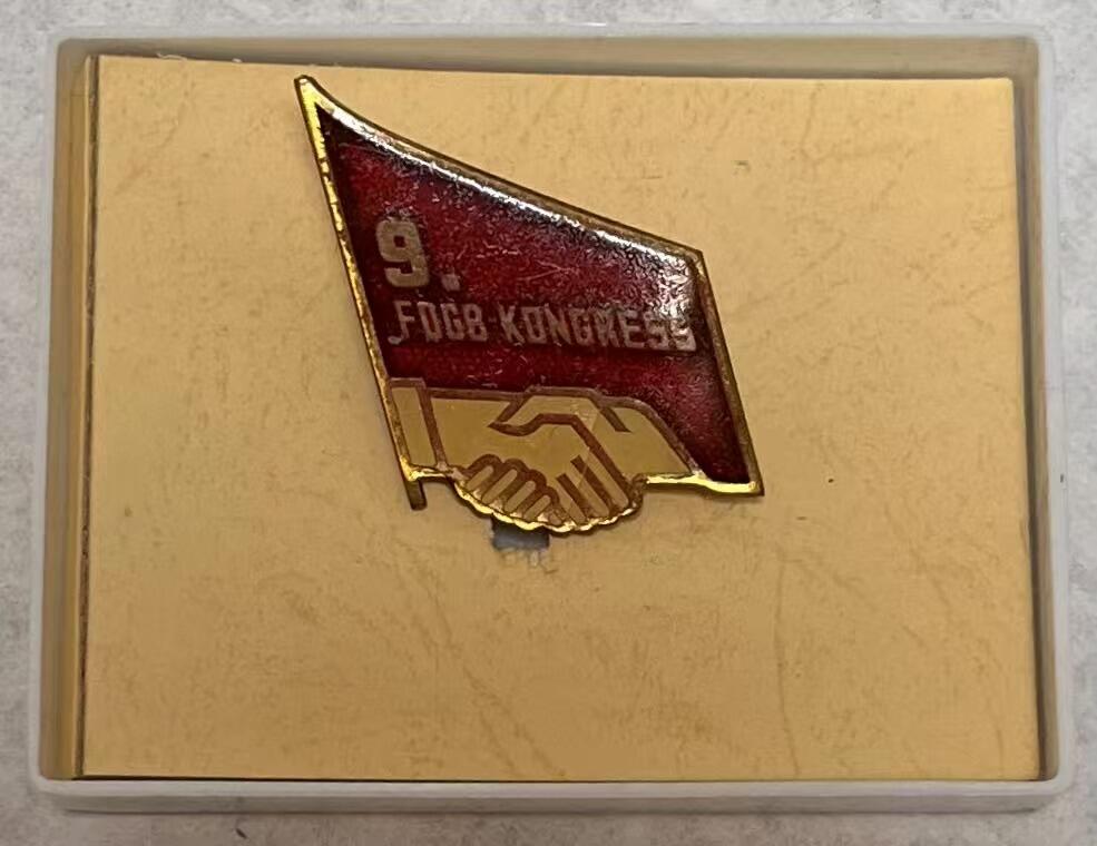 RimeNova韵星2025军品类春季拍卖会-- RimeNova 2025 Spring Militaria Sale 民主德国统一社会党（SED）第九届党代表大会证章带盒