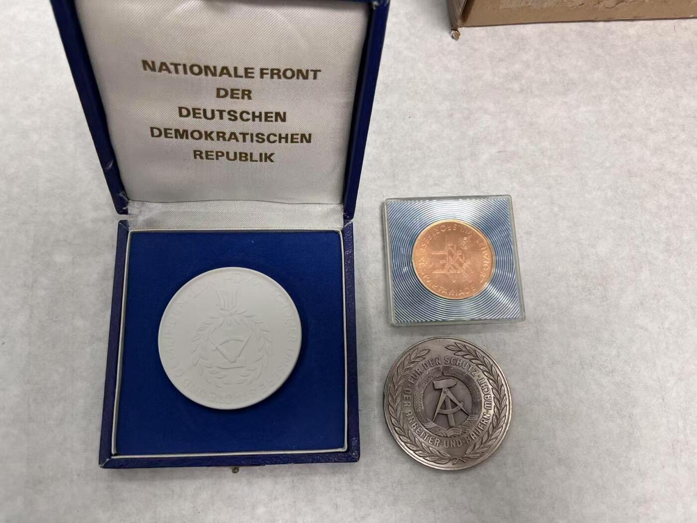 RimeNova韵星2025军品类春季拍卖会-- RimeNova 2025 Spring Militaria Sale 民主德国章牌一组