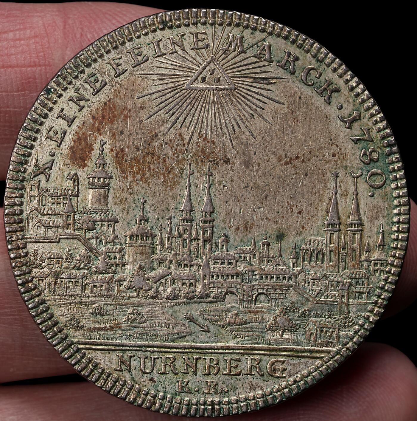 修遠堂世界钱币第五十六期 全场包邮 蛇年首拍 1780年纽伦堡景观1泰勒大银币 改胸针 28.75g