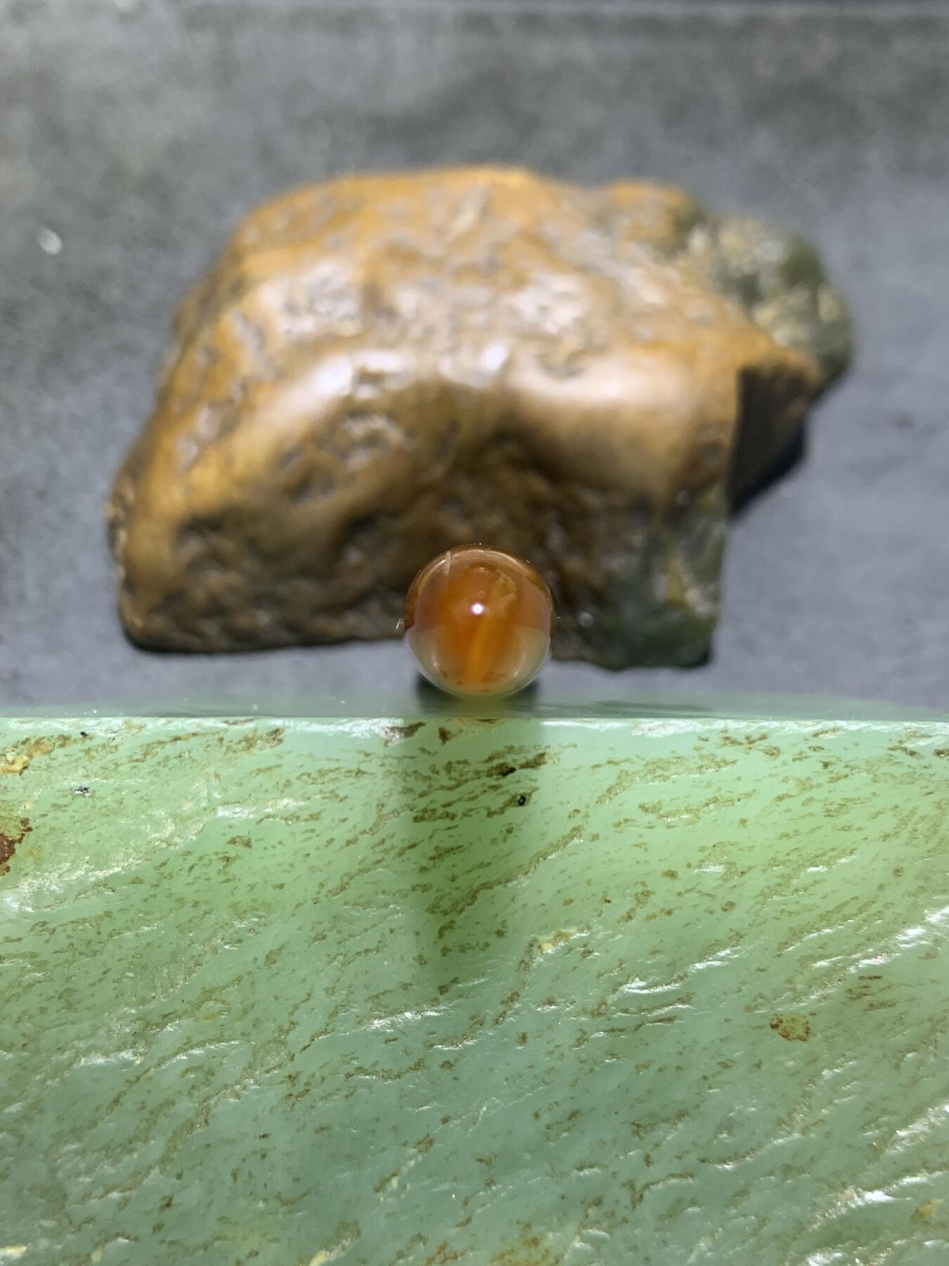 缠丝玛瑙雕刻通货子 弹头吊坠一个，