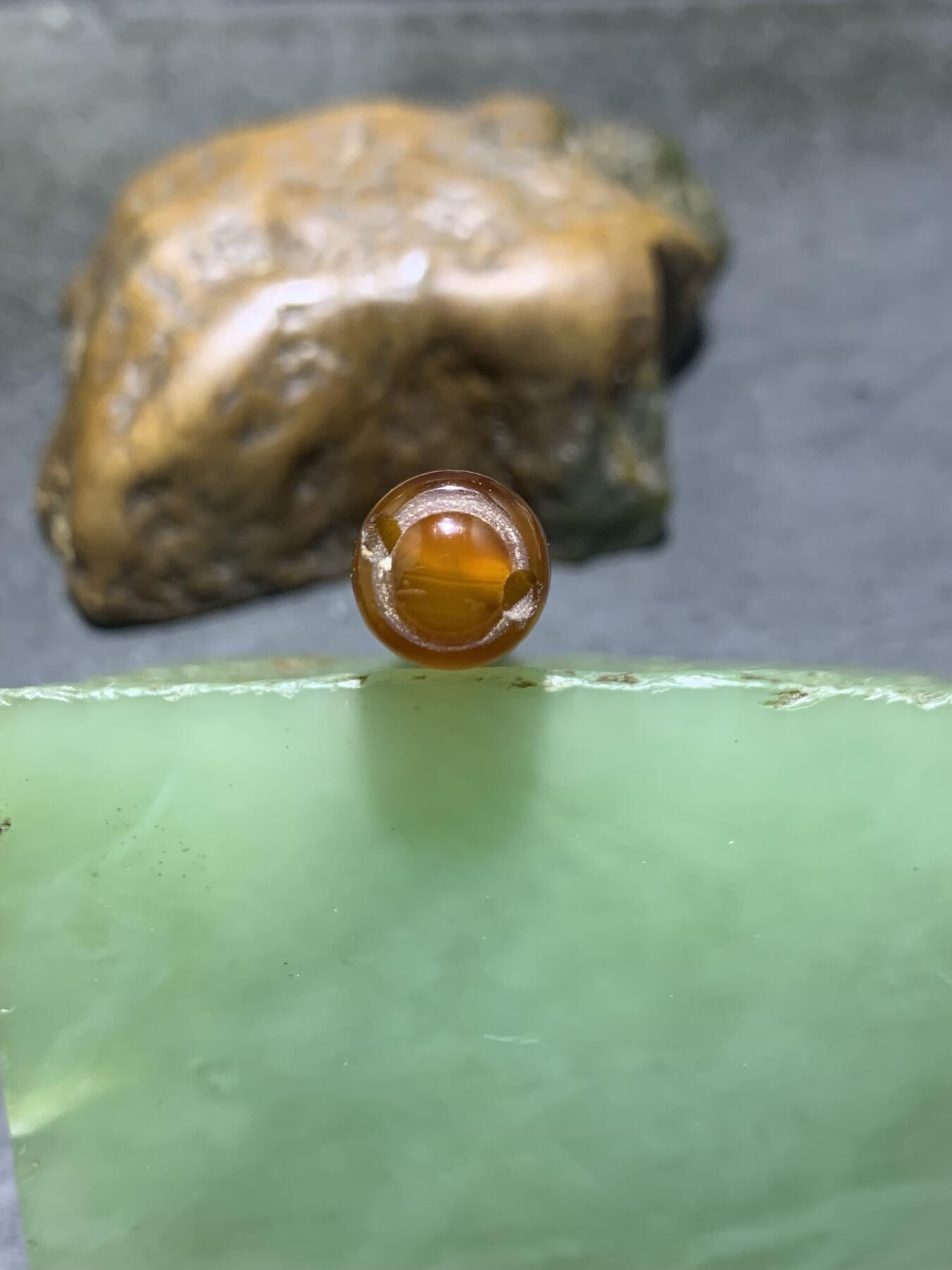 缠丝玛瑙雕刻通货子 弹头吊坠一个，