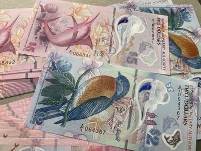 现货百慕大$2+$5塑料钞/新版澳门50-100元AA冠无47