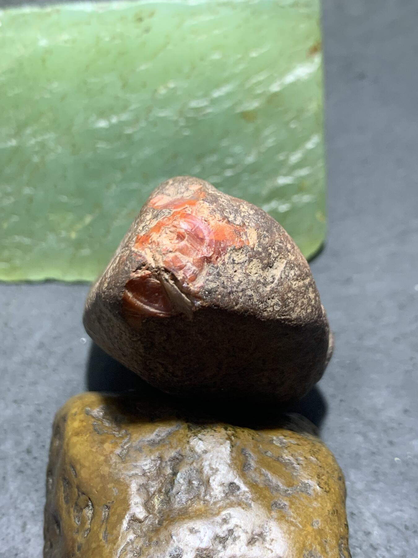 精美铁皮开窗料南红玛瑙原石一颗