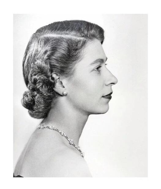 英国1963年伊丽莎白珐琅镀金高浮雕精制带釉币章银圈吊坠