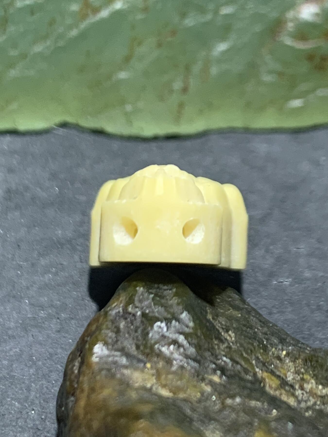 精美高玉化金膏玉雕刻观音菩萨吊坠一个