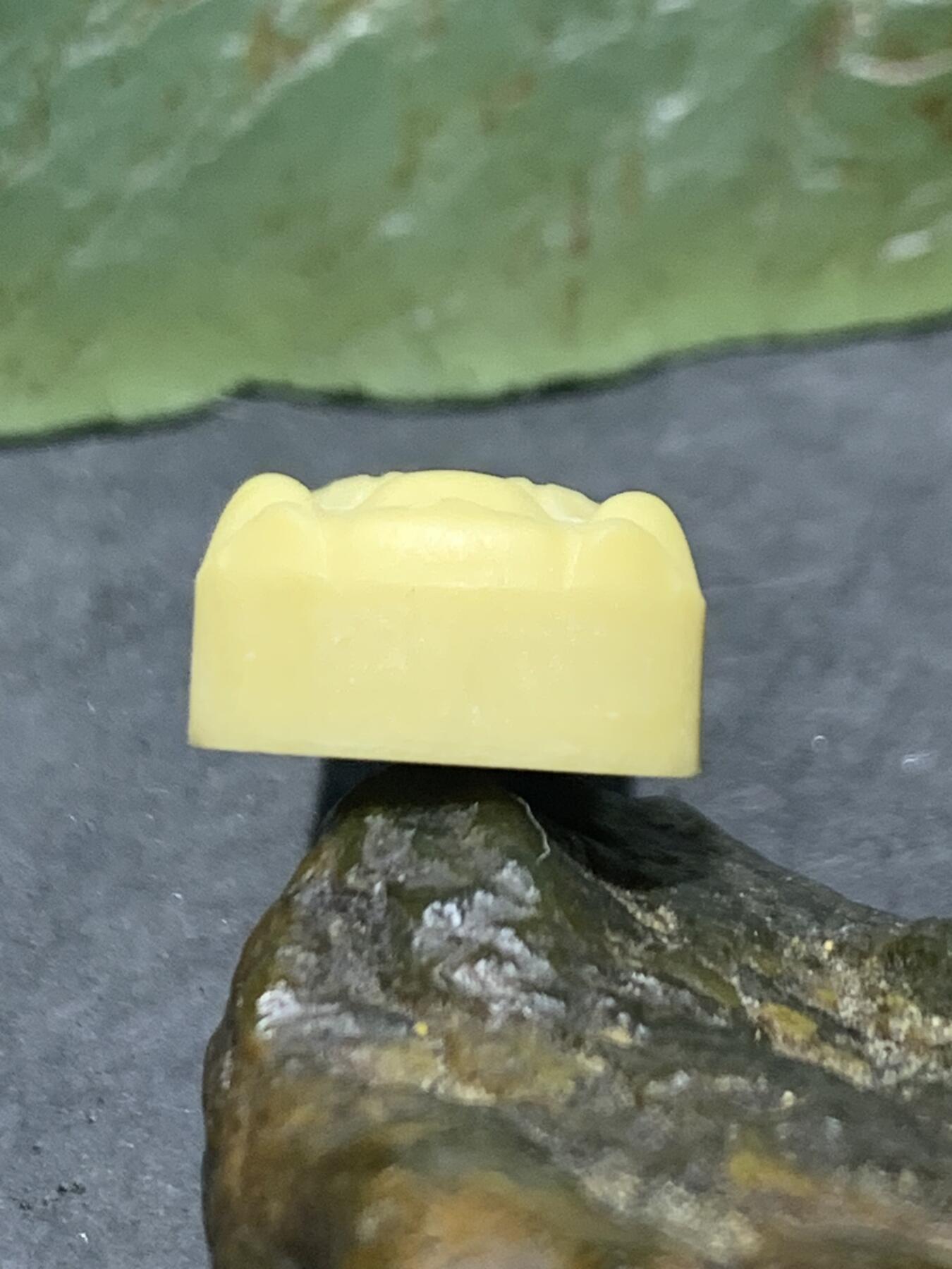精美高玉化金膏玉雕刻观音菩萨吊坠一个