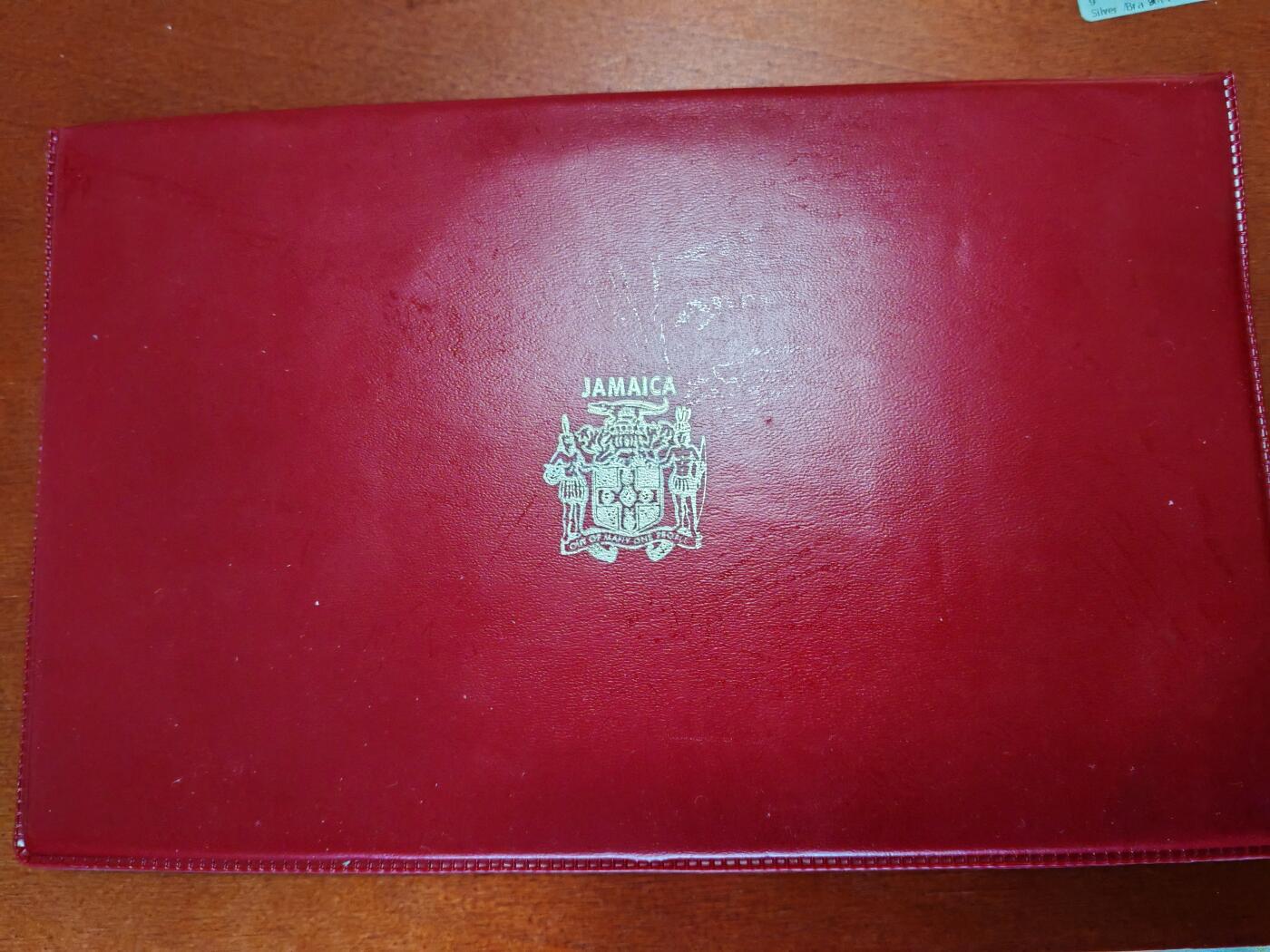 长老汇龙年精选第五十场拍卖 1973牙买加7枚套，红钱包，含一枚大银币，41.48克925银，6484枚