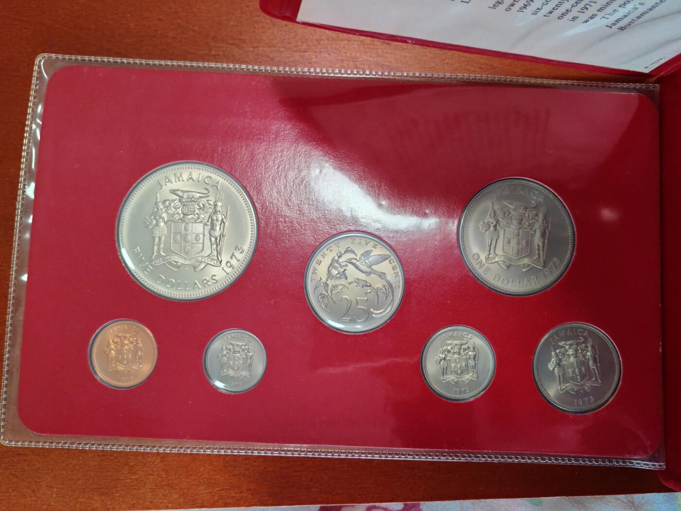长老汇龙年精选第五十场拍卖 1973牙买加7枚套，红钱包，含一枚大银币，41.48克925银，6484枚