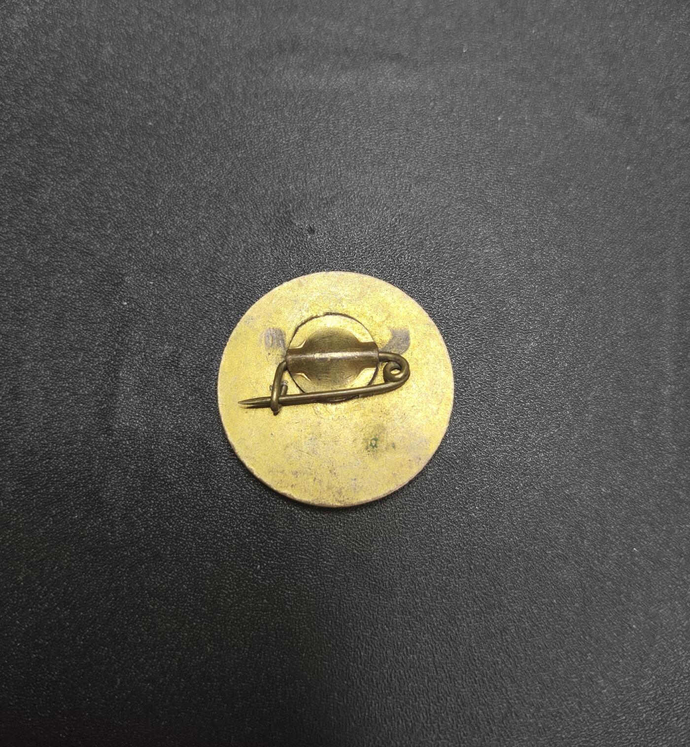 新时代收藏徽章红藏拍卖(第九场) 50年代徽章 斯大林徽章 鎏金珐琅 珐琅有损 如图所示