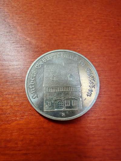 长老汇蛇年精选第一场拍卖 - 1983东德马丁路德出生地5马克铜镍币