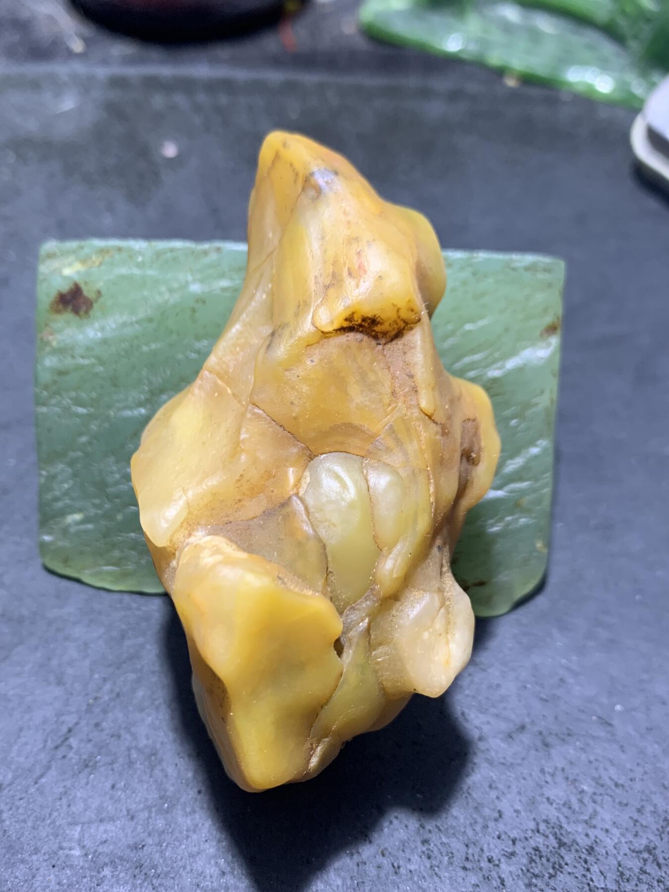 精美天然罕见地表黄冻孔洞料金丝玉籽料原石一块