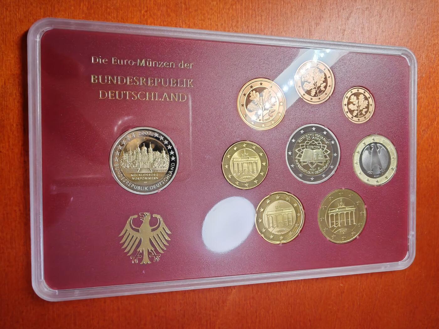 长老汇蛇年精选第一场拍卖 2007F德国9枚精制套币，面值5.88欧元，原厂外纸