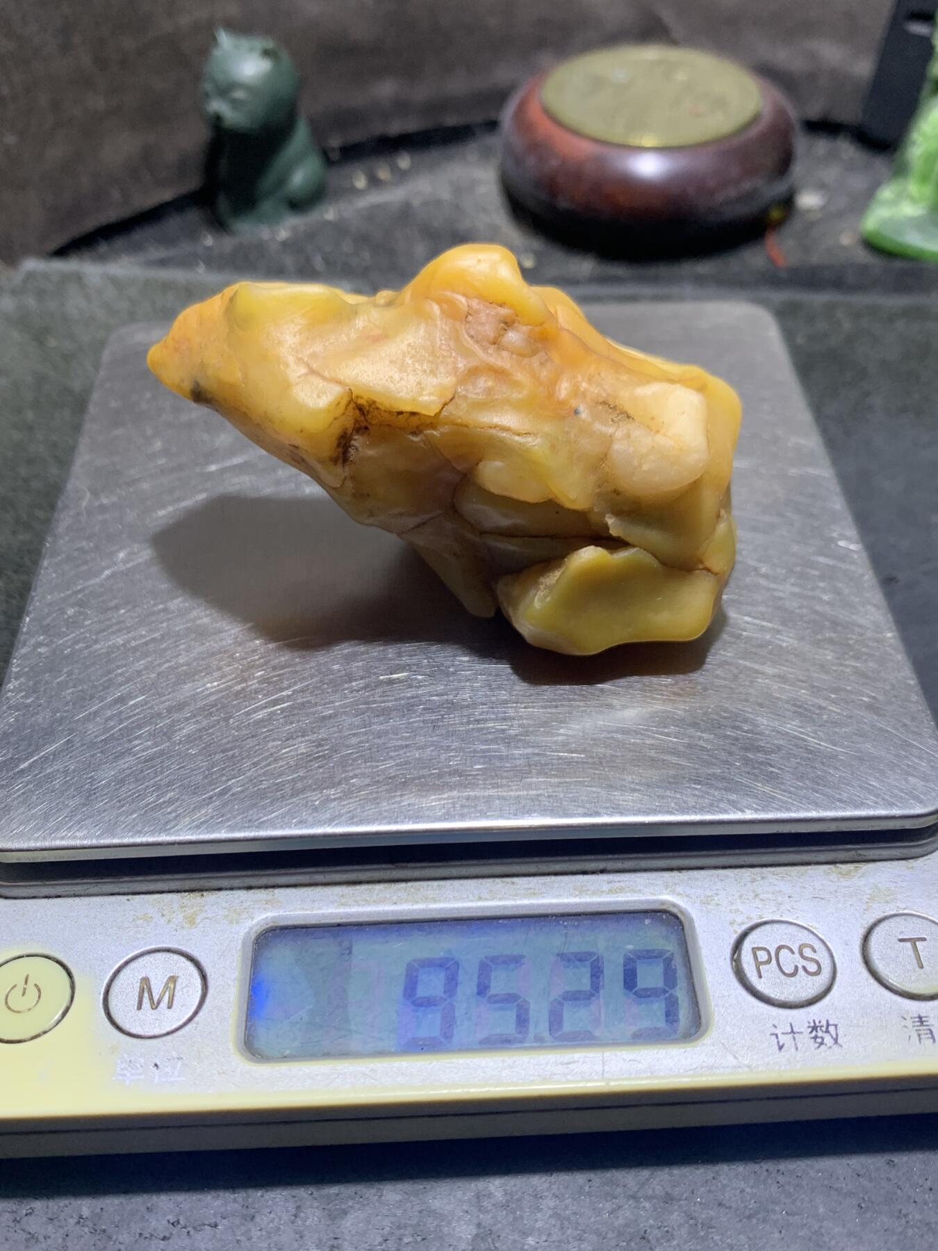精美天然罕见地表黄冻孔洞料金丝玉籽料原石一块