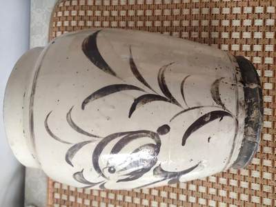 新年清货杂拍 纸币 瓷器  - 元代风格磁州窑萱草纹大罐 大约高25 肚径19 完美品相 干老到代
