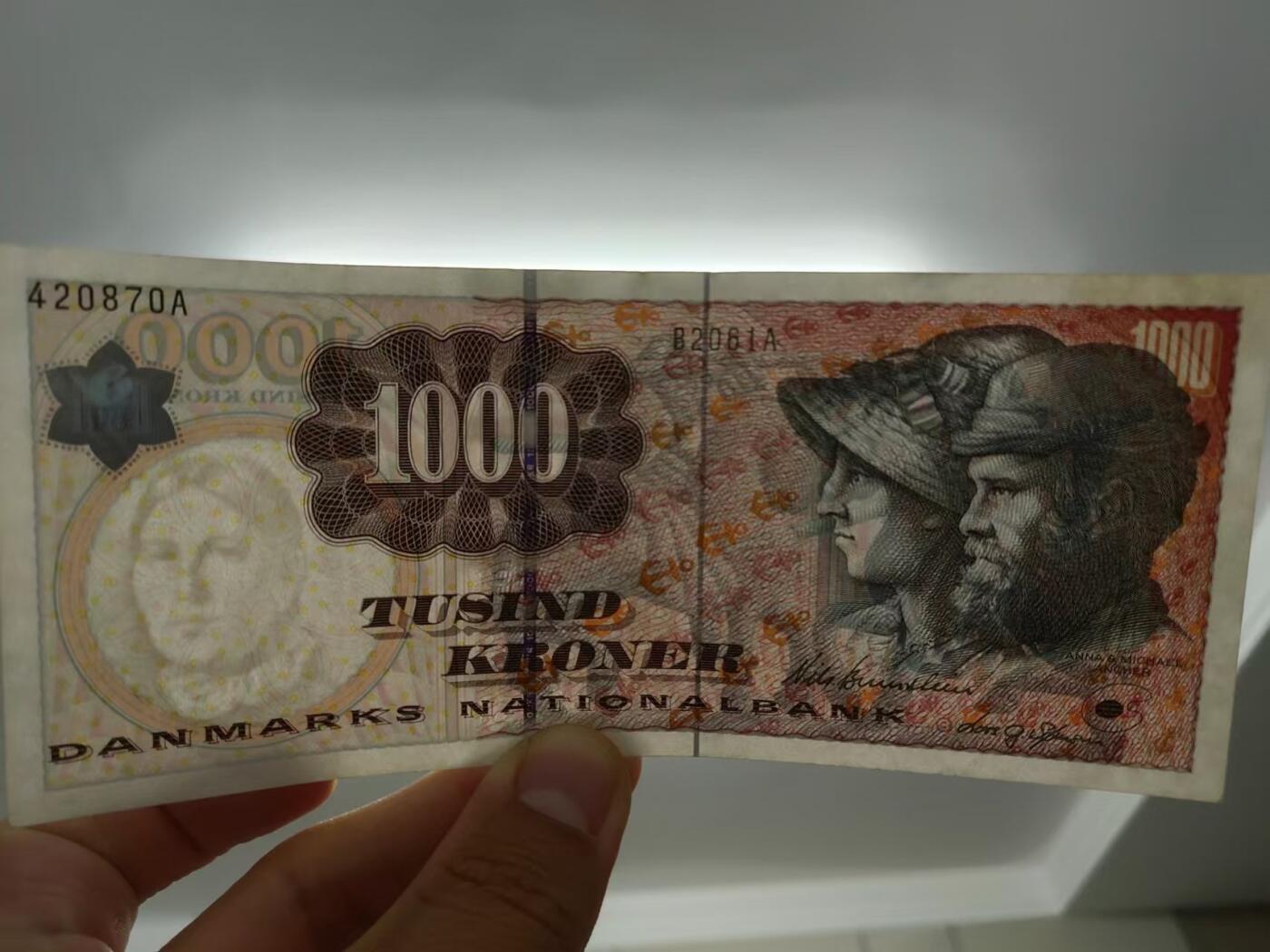 新年清货杂拍 纸币 瓷器  旧版浮雕版丹麦1000克朗 画家安切尔夫妇 品相如图 原票