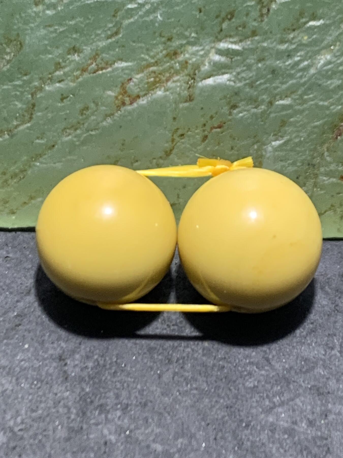 精美金膏玉腰珠一对