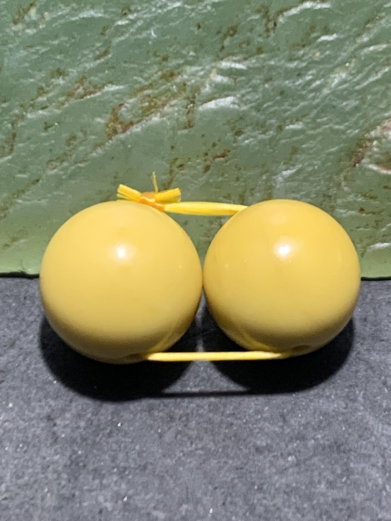 精美金膏玉腰珠一对