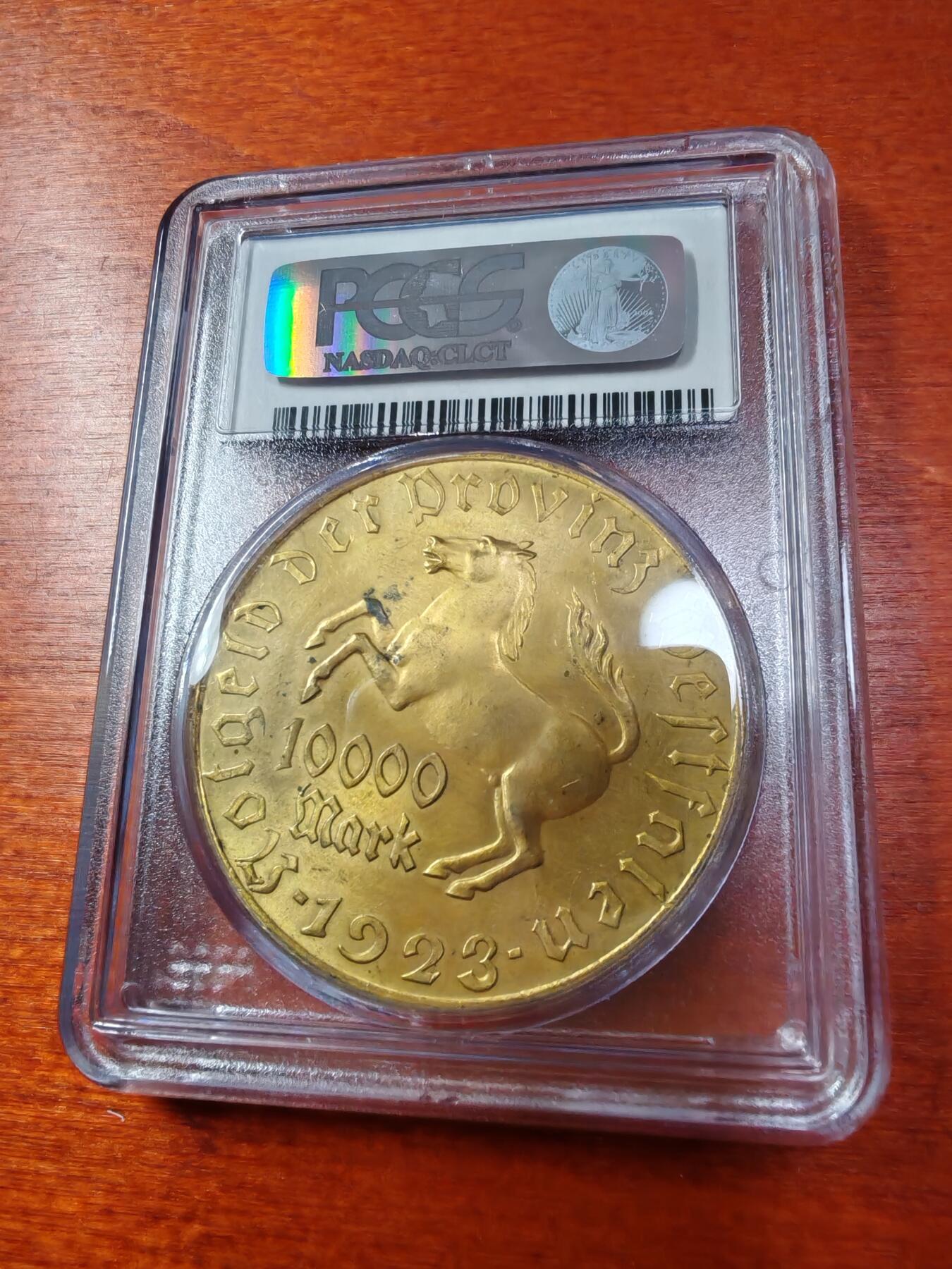 长老汇蛇年精选第一场拍卖 1923德紧威斯特伐利亚斯坦伯爵马币1万马克镀金币，PCGS MS65，b版宽边