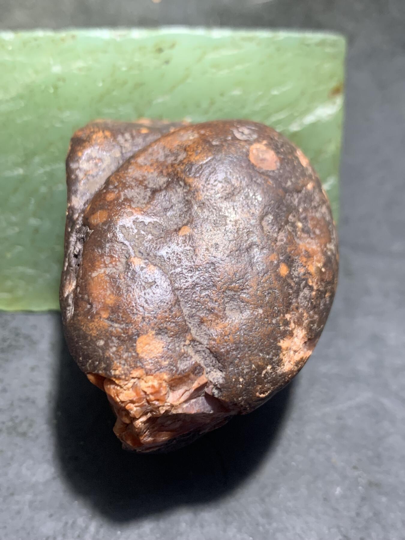 精美开窗铁皮柿子红南红玛瑙原石一颗，，