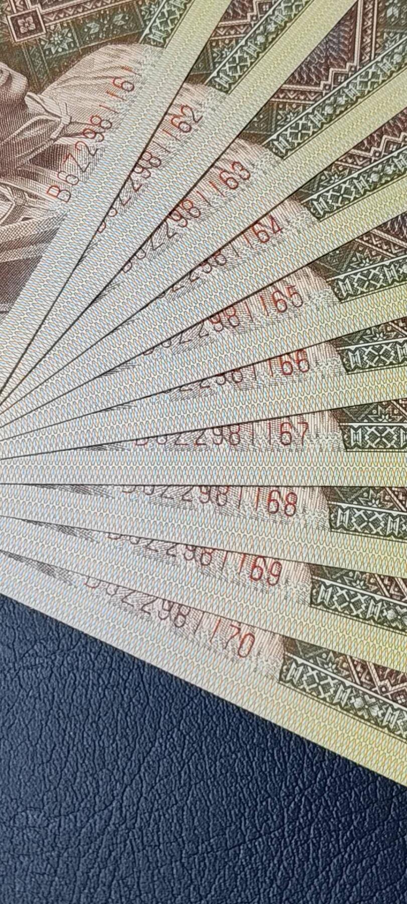 各种纸币拍场！ 🔥🔥瑕疵币标十🔥🔥8001错版瑕疵币，B6Z2981161—80，三处瑕疵，如图所示，上拍为标十，含4张是朦胧号，含靓号多多