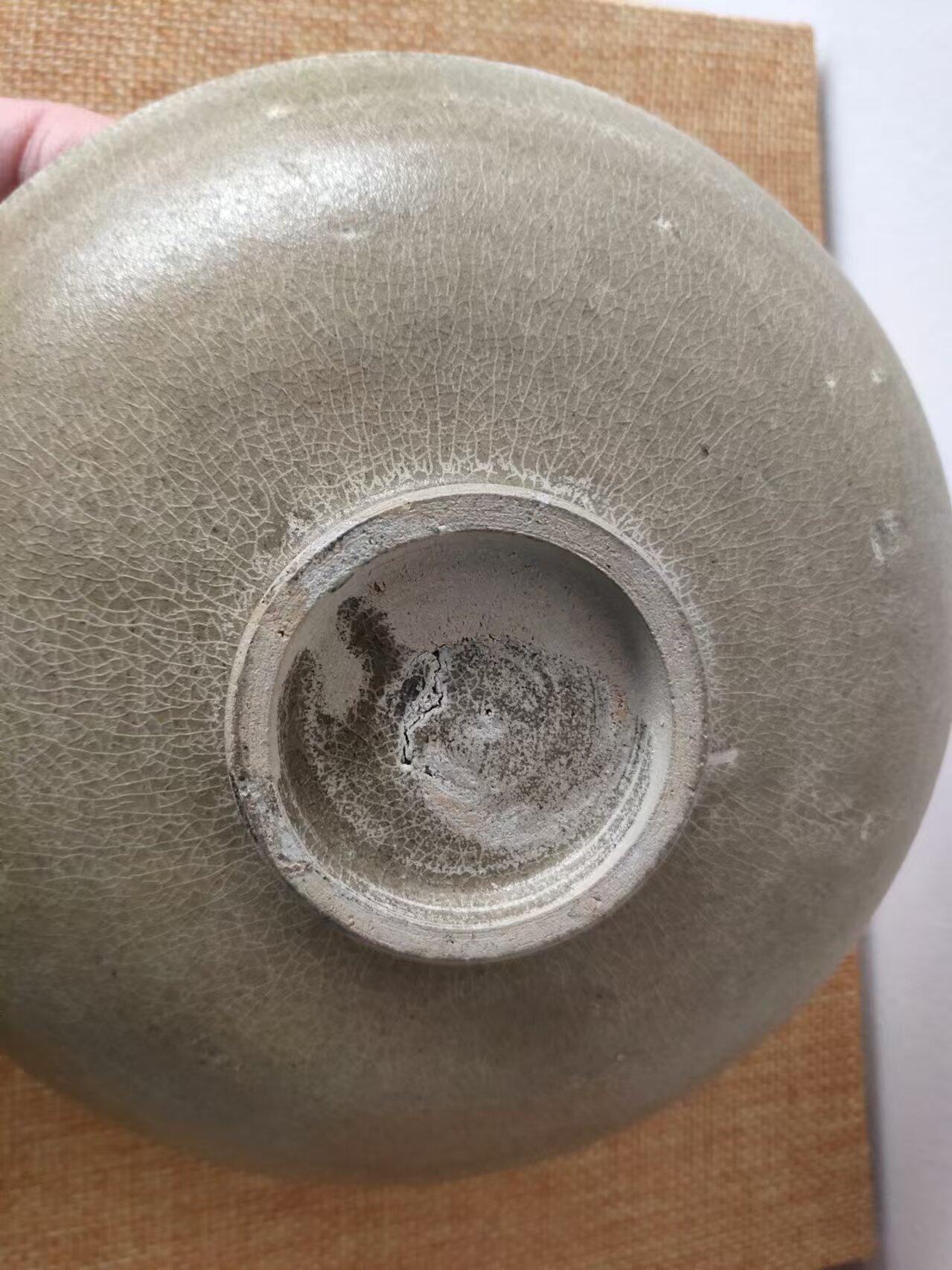 新年清货杂拍 纸币 瓷器  五代北宋风格 越窑刻花莲纹盘 约直径15.3厘米 高3.5厘米 精品
