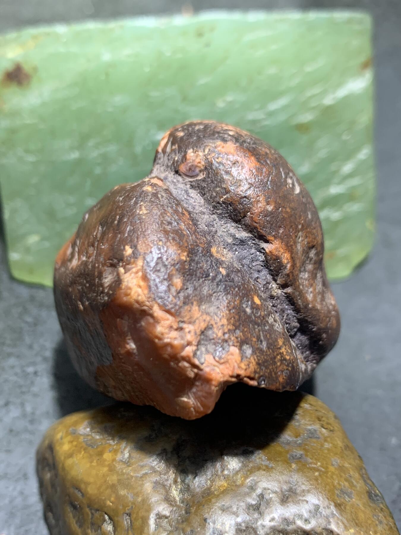 精美开窗铁皮柿子红南红玛瑙原石一颗，，