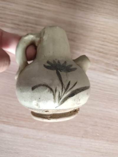 新年清货杂拍 纸币 瓷器  - 金元风格磁州窑萱草纹砚滴 约高8.5厘米 最大肚径7厘米
