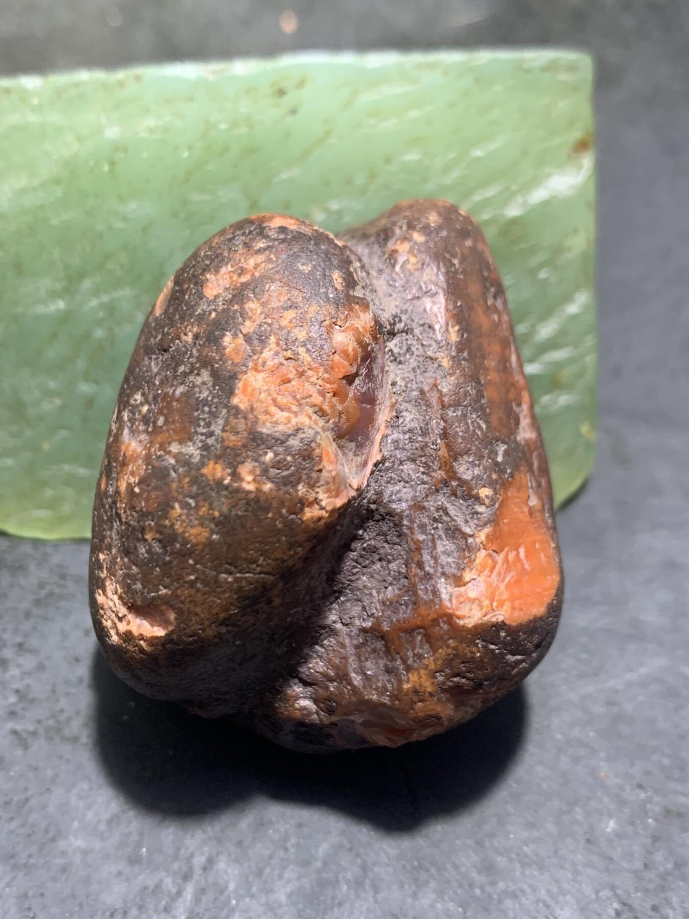 精美开窗铁皮柿子红南红玛瑙原石一颗，，