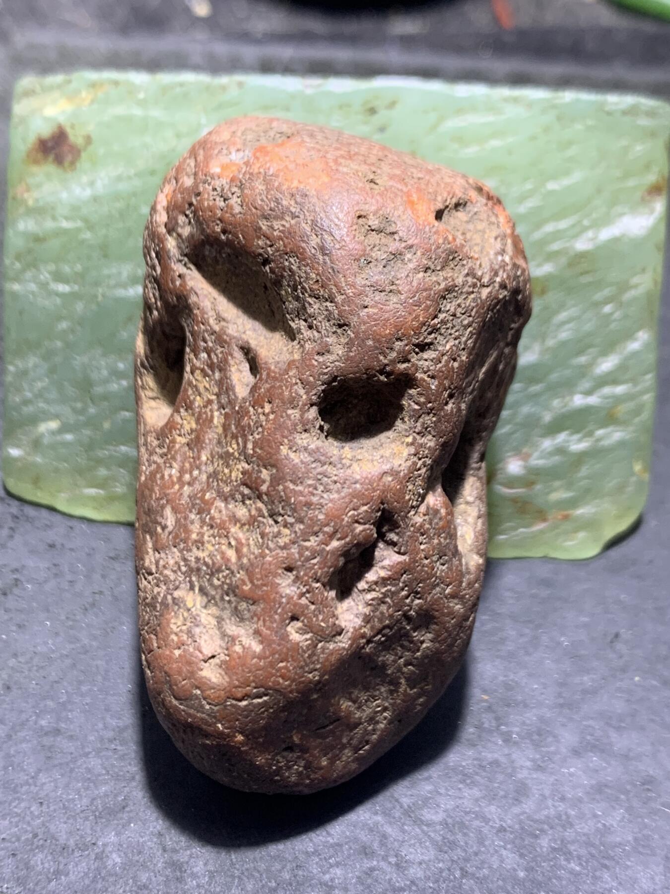 精美柿子红开窗料南红玛瑙原石一颗，