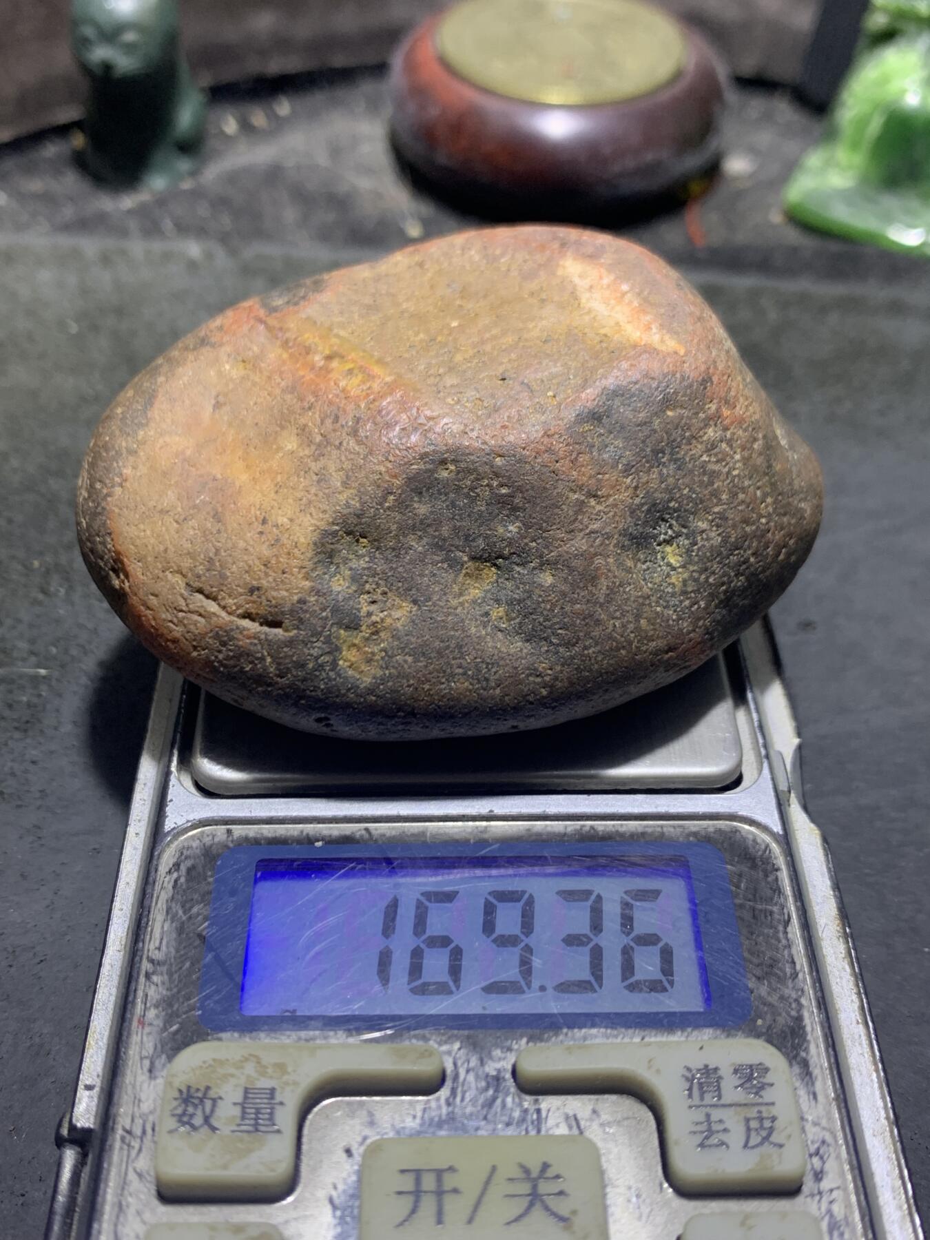 精美铁冰皮红三色皮南红玛瑙原石一颗，