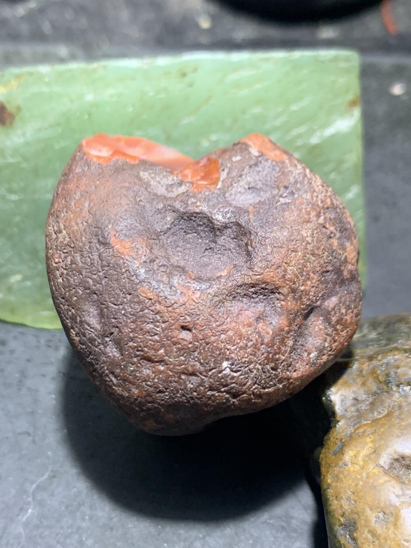 精美红铁皮开窗料紫罗兰冻红南红玛瑙原石一颗